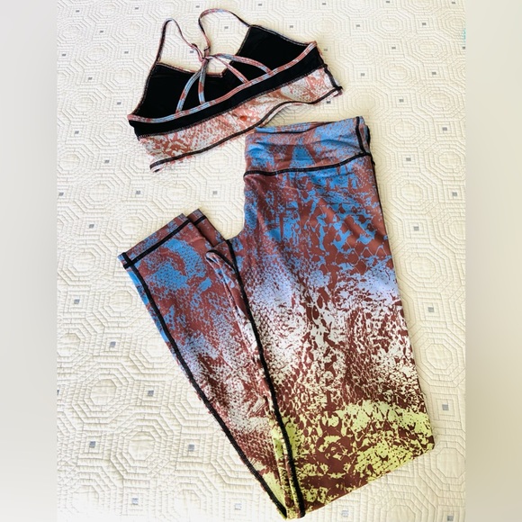 Bundle-VM/MV leggings & bra. Leggings size L, No tag, top size medium. Like new - Picture 2 of 10